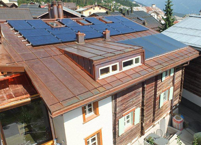 Kupferdach mit Solaranlage
